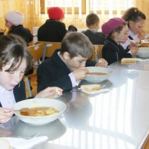 Numărul elevilor din Giurgiu care primesc masa la școală crește semnificativ în 2026