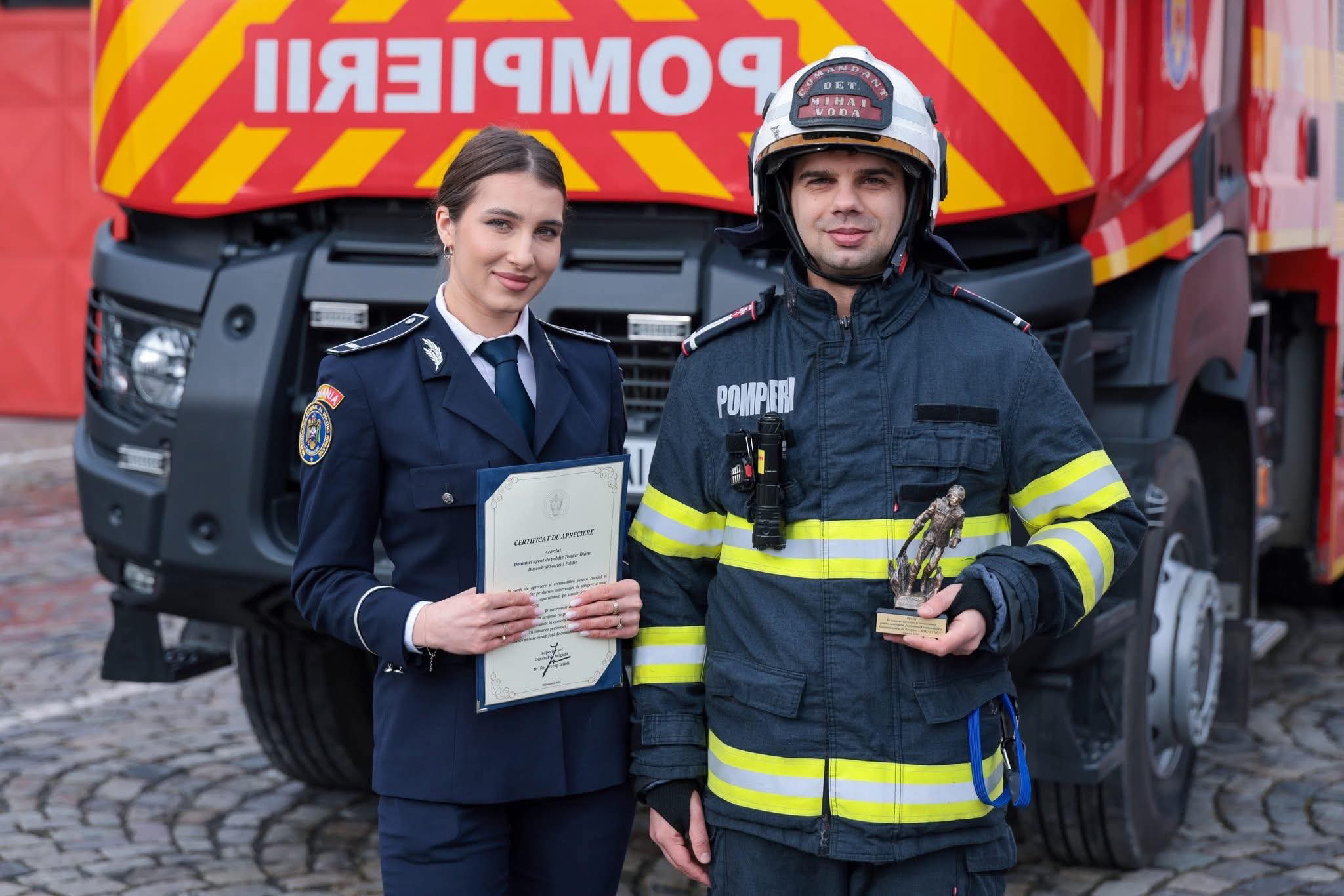 Polițiștii din București au salvat o persoană în urma unui incendiu într-un apartament