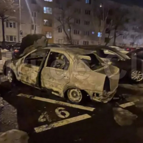 Incendiu la un autoturism pe străzile Clujului afectează trei mașini