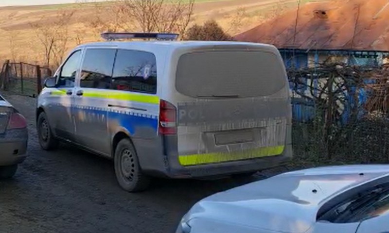 Tânăr reținut pentru tâlhărie după ce a pătruns cu forța în locuință și a agresat un bărbat