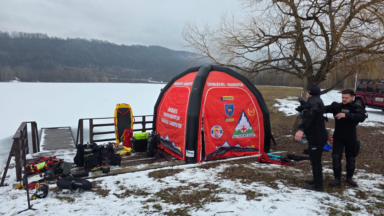 Salvamont Gorj a antrenat scufundarea și salvarea sub gheață la lacul Sâmbotin