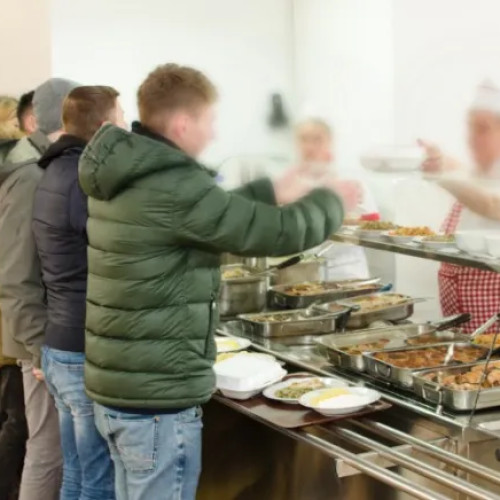 Universitatea de Medicină din Cluj oferă mese accesibile și modernizează căminele studențești