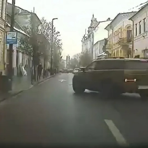 Accident ciudat în Cluj-Napoca: SUV-ul Hyundai a virat brusc și a provocat impactul pe strada Napoca