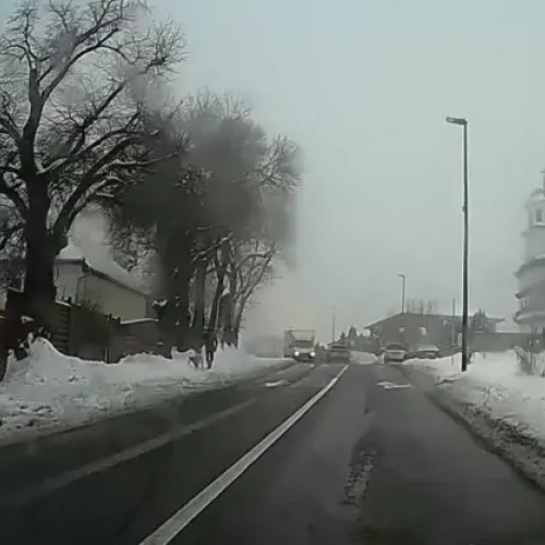 Un șofer face manevre periculoase în trafic, filmat de un martor