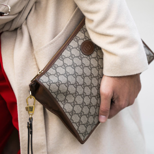 Consiliul Concurenței a amendat Thelios SpA pentru restricționarea vânzărilor online de ochelari de lux