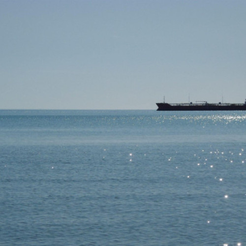 Peste 40 de petroliere ruse sancţionate traversează Canalul Mânecii lunar