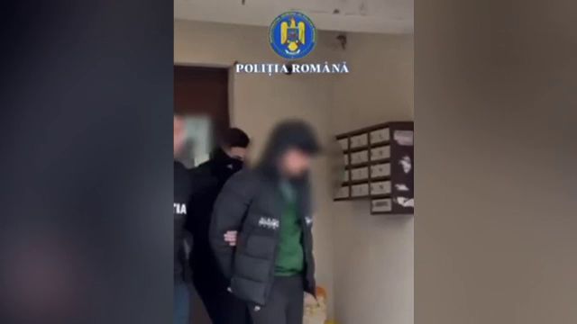 Tânăr atacat cu cuțitul în parcarea unui bloc din București