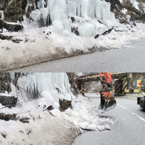 Drumarii intervine pentru îndepărtarea gheții pe DN 66 în Defileul Jiului