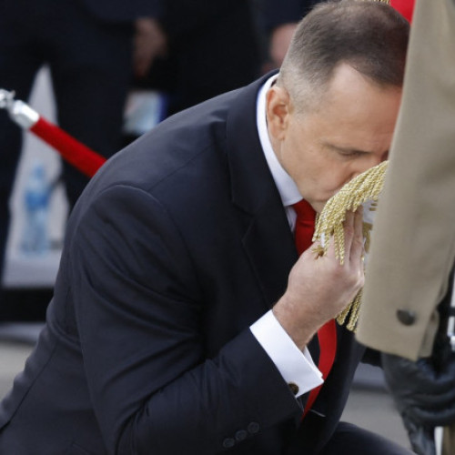 Președintele și premierul Poloniei resping criticile lui Trump privind trupele NATO