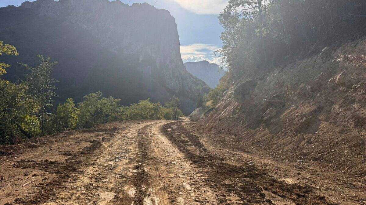 În Alba, 56,7 km de drum județean sunt încă pietruiți la începutul anului 2026