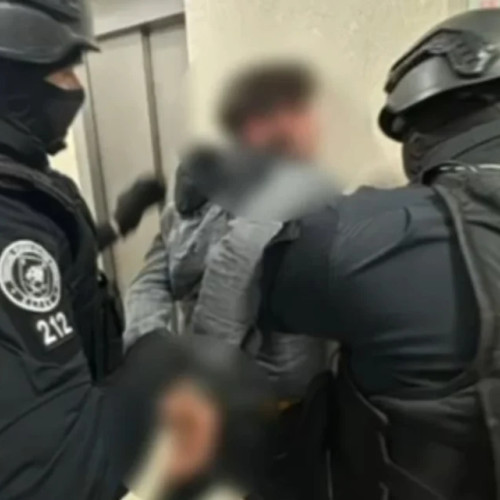 Poliția a salvat o femeie și copilul ei dintr-un apartament din București