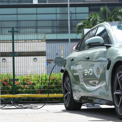 Polonia interzice mașinile chinezești și Tesla în bazele militare din motive de securitate