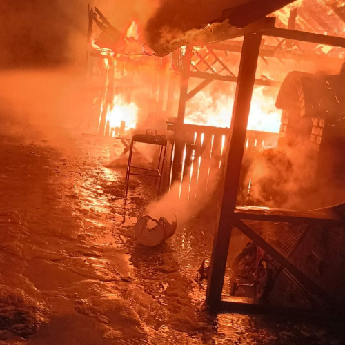 Pompierii au intervenit la un incendiu într-o casă din Laloșu