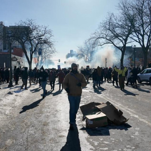 Democraţii cer retragerea agenţilor federali după împuşcarea mortală din Minneapolis