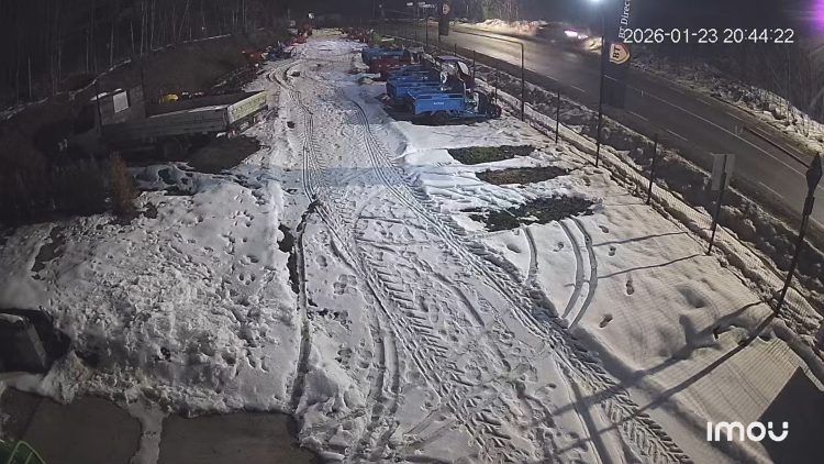 Tânăr de 20 de ani s-a răsturnat cu mașina în șanț la Ariniș