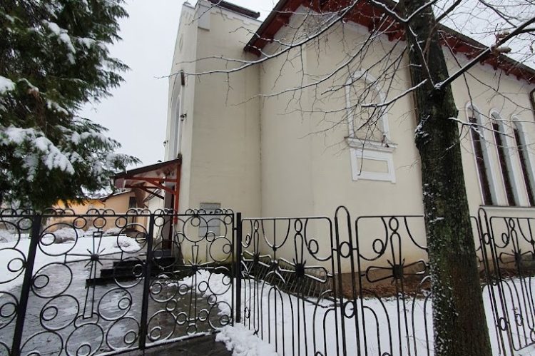 Radio Maria transmite sfinte liturghii de la biserica „Cristos Rege” din Baia Mare