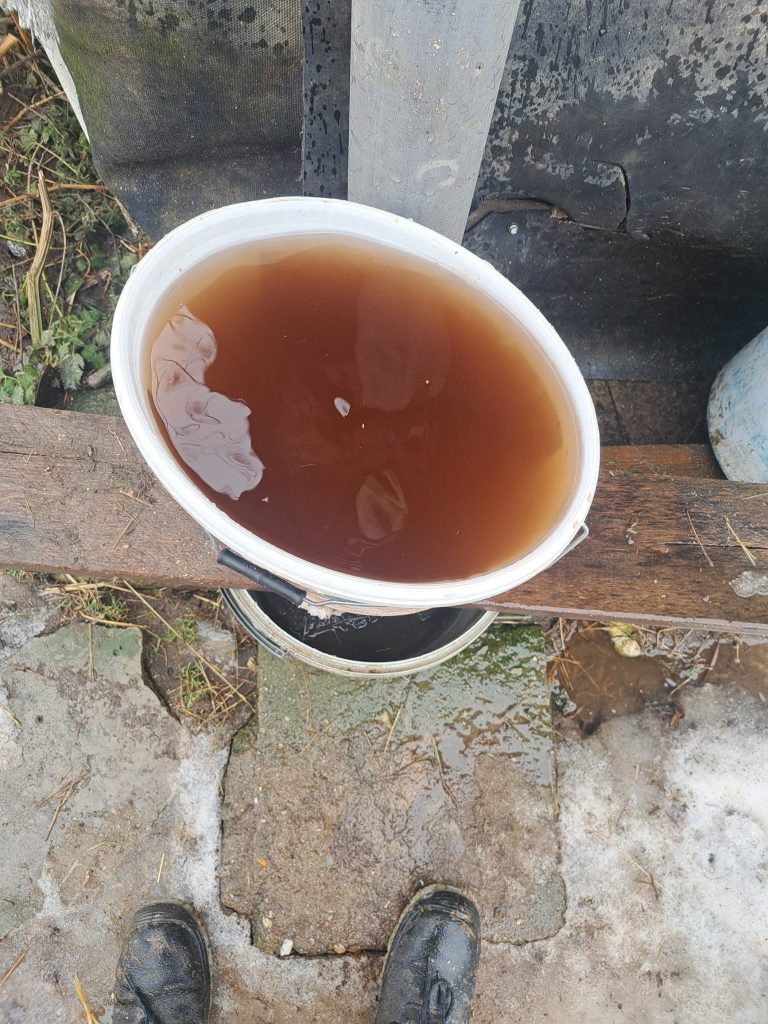 Locuitorii din Drăguțești reclamă apa maro și prețuri dublate la serviciu