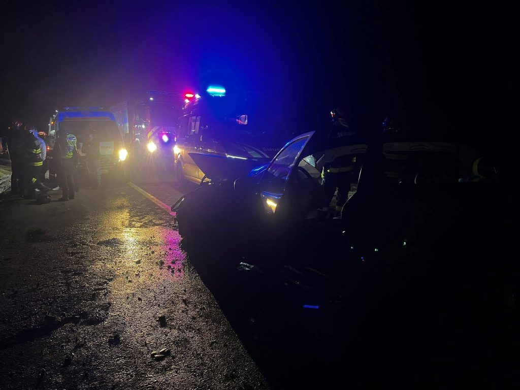 Accident între două autoturisme pe DJ 106 între Dobârca și Poiana Sibiului