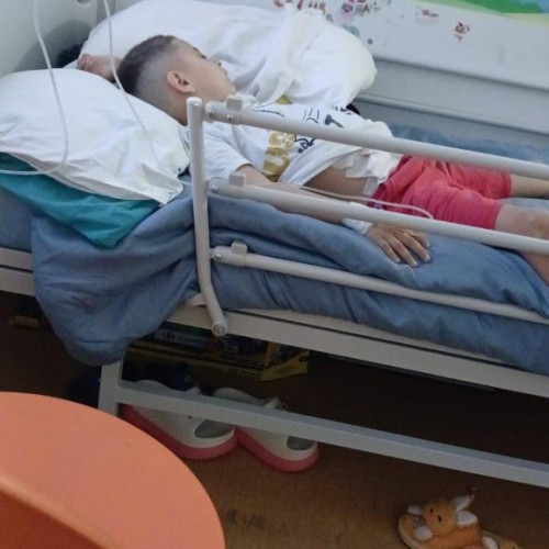 Băiețel de 6 ani din Vaideeni luptă cu cancerul abdominal