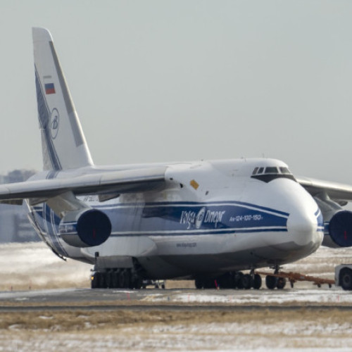 Avionul Antonov An-124 din Toronto, blocat de patru ani, acum sub confiscare