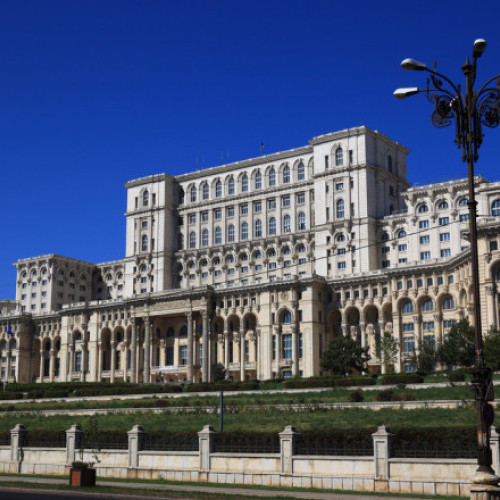 Gardul Palatului Parlamentului ar putea fi demolat în urma unei propuneri