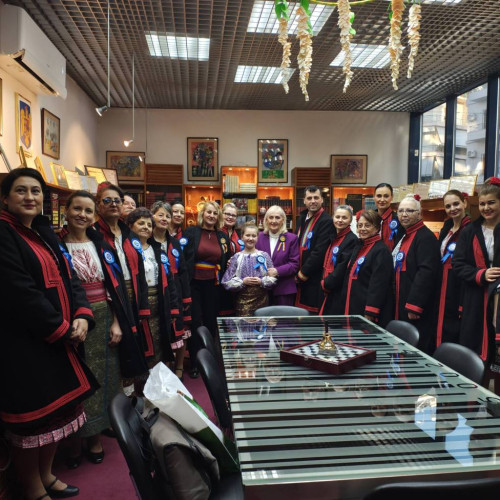 Ansamblul Folcloric „Florile Chindiei” începe turneul cultural în Grecia