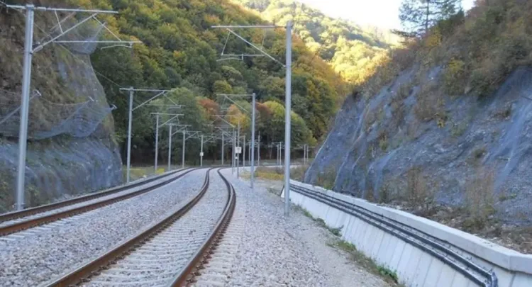 Întârzieri majore în modernizarea căii ferate Cluj-Napoca – Oradea, avertizează deputatul Radu Moisin