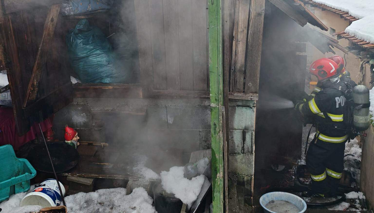 Un incendiu a afectat o gospodărie din Petrești