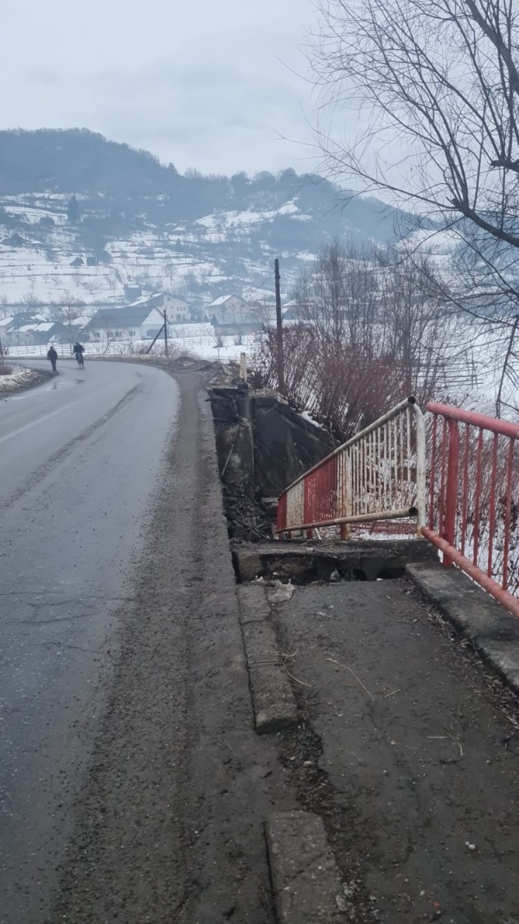 CJSU Maramureș închide circulația pe DJ188 din cauza cedării grinzii unui pod