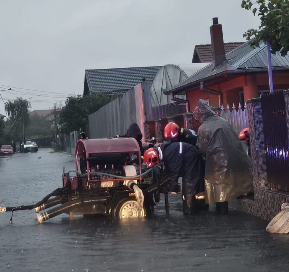 Ploile din Gorj determină intervenții ale pompierilor fără urgențe majore