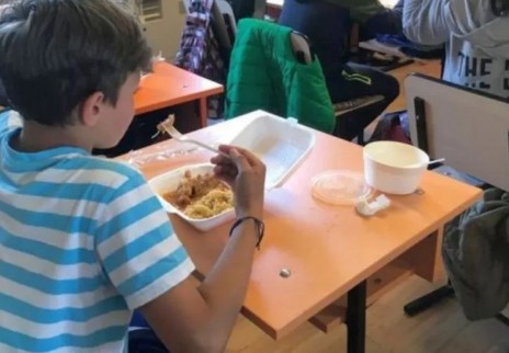 Dorohoi organizează o nouă licitație pentru hrana elevilor