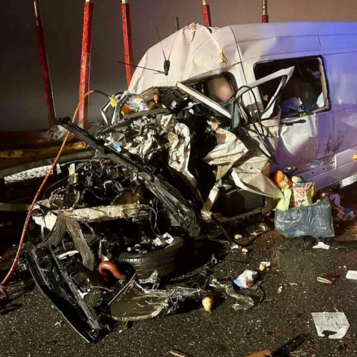 Accident mortal la Stroiești, Suceava: un microbuz s-a ciocnit cu un tir