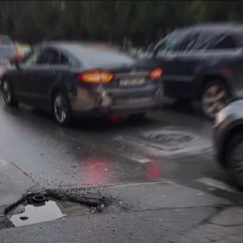 Bucureștenii se confruntă cu gropile din asfaltul deteriorat