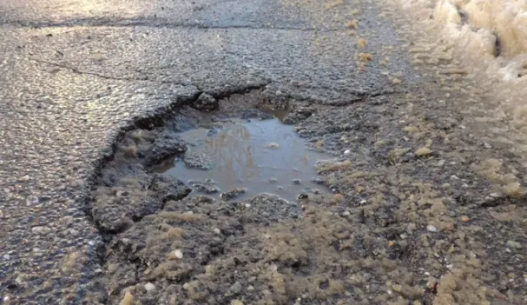 Strada Cicio Pop din Cluj-Napoca, în stare avansată de degradare