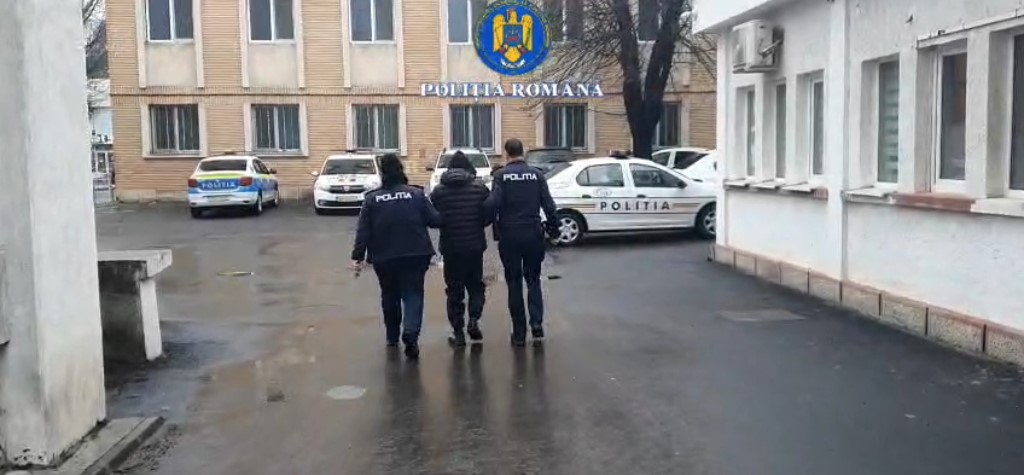Un tânăr din Galați, autorul a patru furturi din autoturisme, reținut de poliție