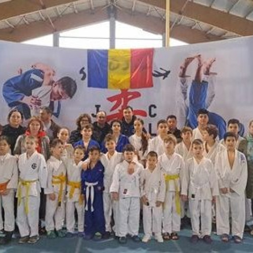Sportivii din Adjud aduc acasă 13 medalii de aur de la turneul internațional de judo din Bacău