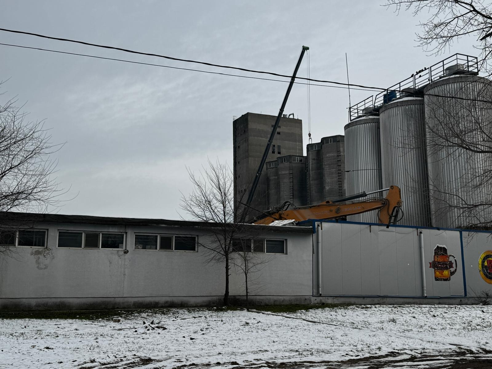 Bockhold demolează construcții la fostea fabrică de bere din Galați