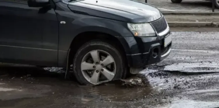 Gropi periculoase pe strada Ștefan Ludwig Roth din Cluj-Napoca