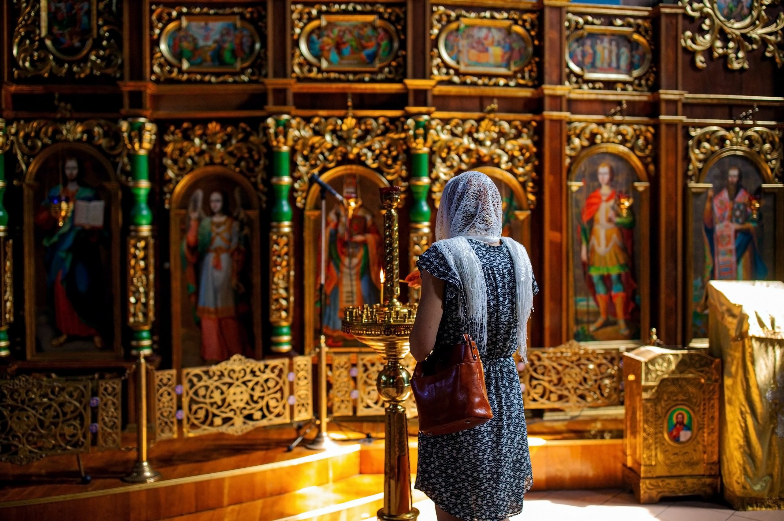 Femeie cercetată penal pentru furt din catedrala ortodoxă din Ghelari