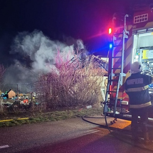 Incendiul din Carei a fost stins de pompieri