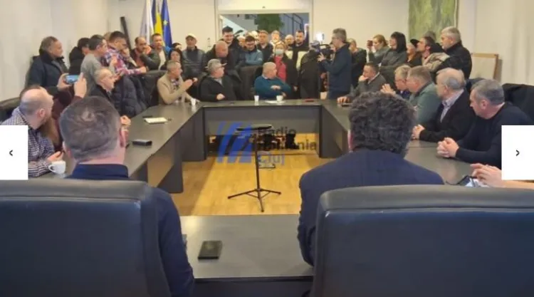 Cetăţenii din Baciu cer reducerea taxelor locale la ședința Consiliului Local