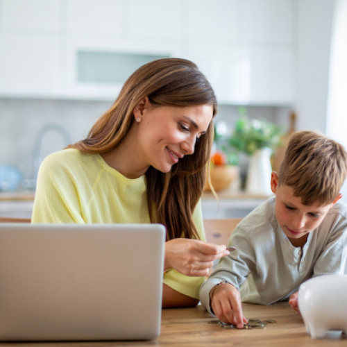 Junior Centenar: Program de economisire pentru copii cu avantaje fiscale