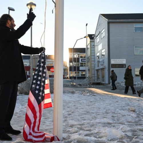 Primarul din Nuuk denunță tentativa artistului german de a înălța steagul american