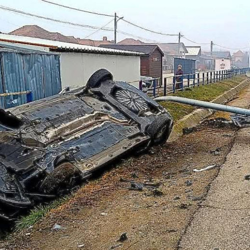 Accident grav în Stâlpeni: o femeie a fost încarcerată