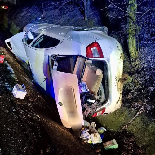 Accident rutier în comuna Albota: un autoturism s-a răsturnat