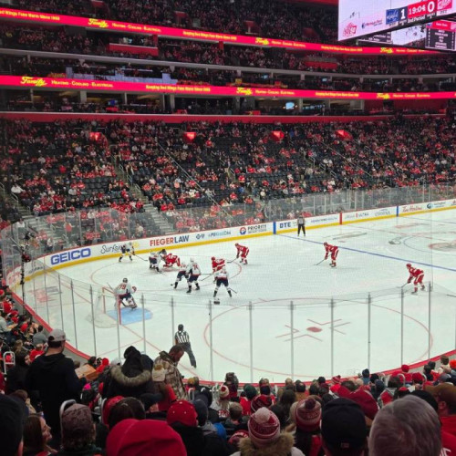Meci decisiv în Motown: Capitals înving Red Wings cu 4-3 (SO)