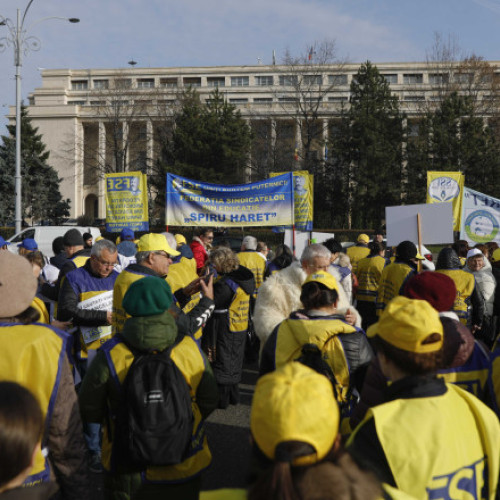 Elevii riscă să nu susțină simulările examenelor naționale din cauza protestelor sindicatelor