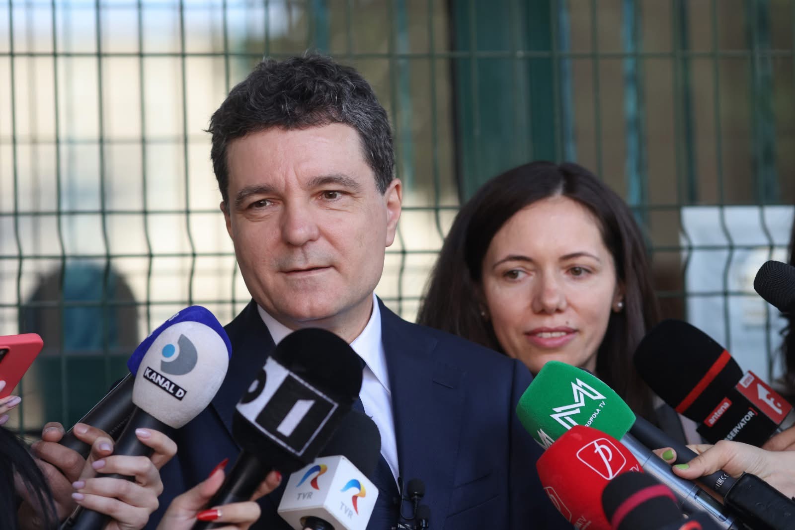 Președintele Nicușor Dan primește bunuri gratuite de aproape 10.000 de euro