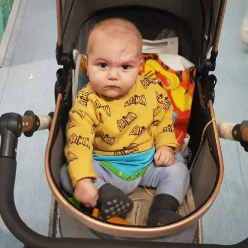 Un bebeluș din Romania luptă pentru viața sa împotriva leucemiei - Părinți disperați cer ajutor pentru tratamentul copilului lor