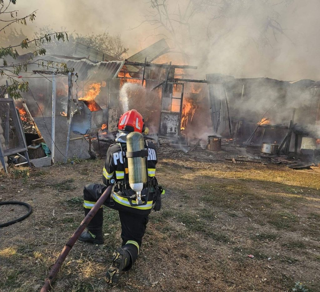 Incendiu fatal în Ostrovul Mare: un proprietar și-a pierdut viața